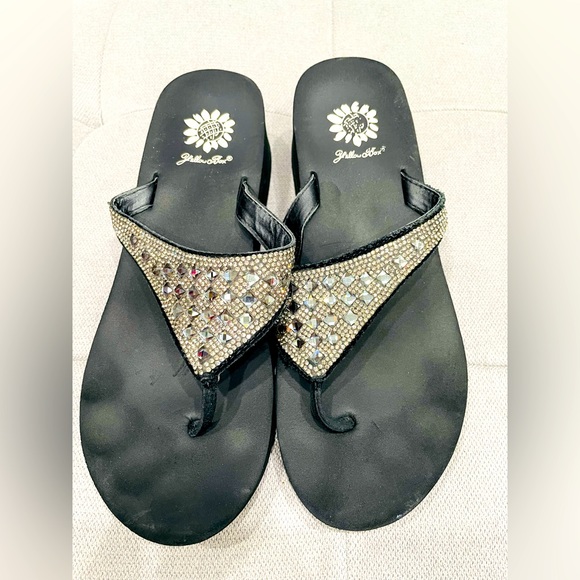 Black Sandal Yellow Box Size 8 small platform Used good condition comfor… - Picture 1 of 2